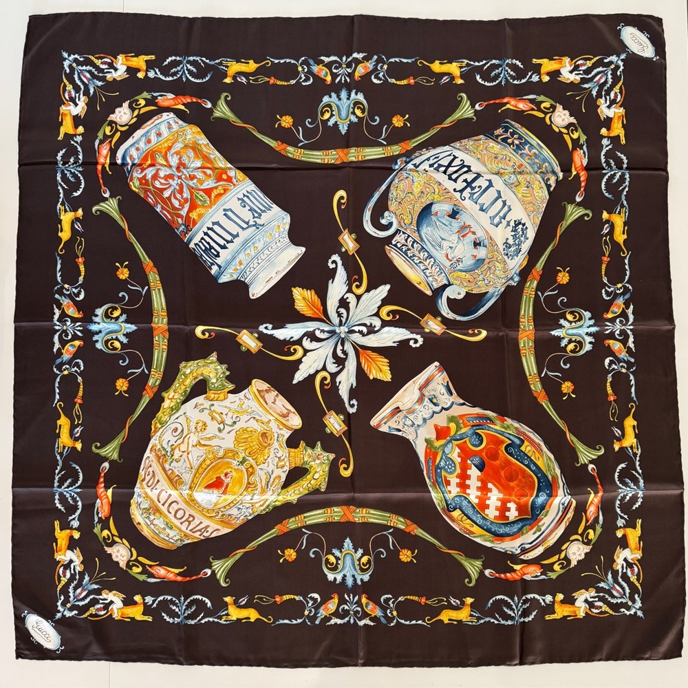 🌟SALE🌟 GUCCI “Di Cicoria” 100% Silk Scarf. Excellent condition. 34 x 34 & GORG
